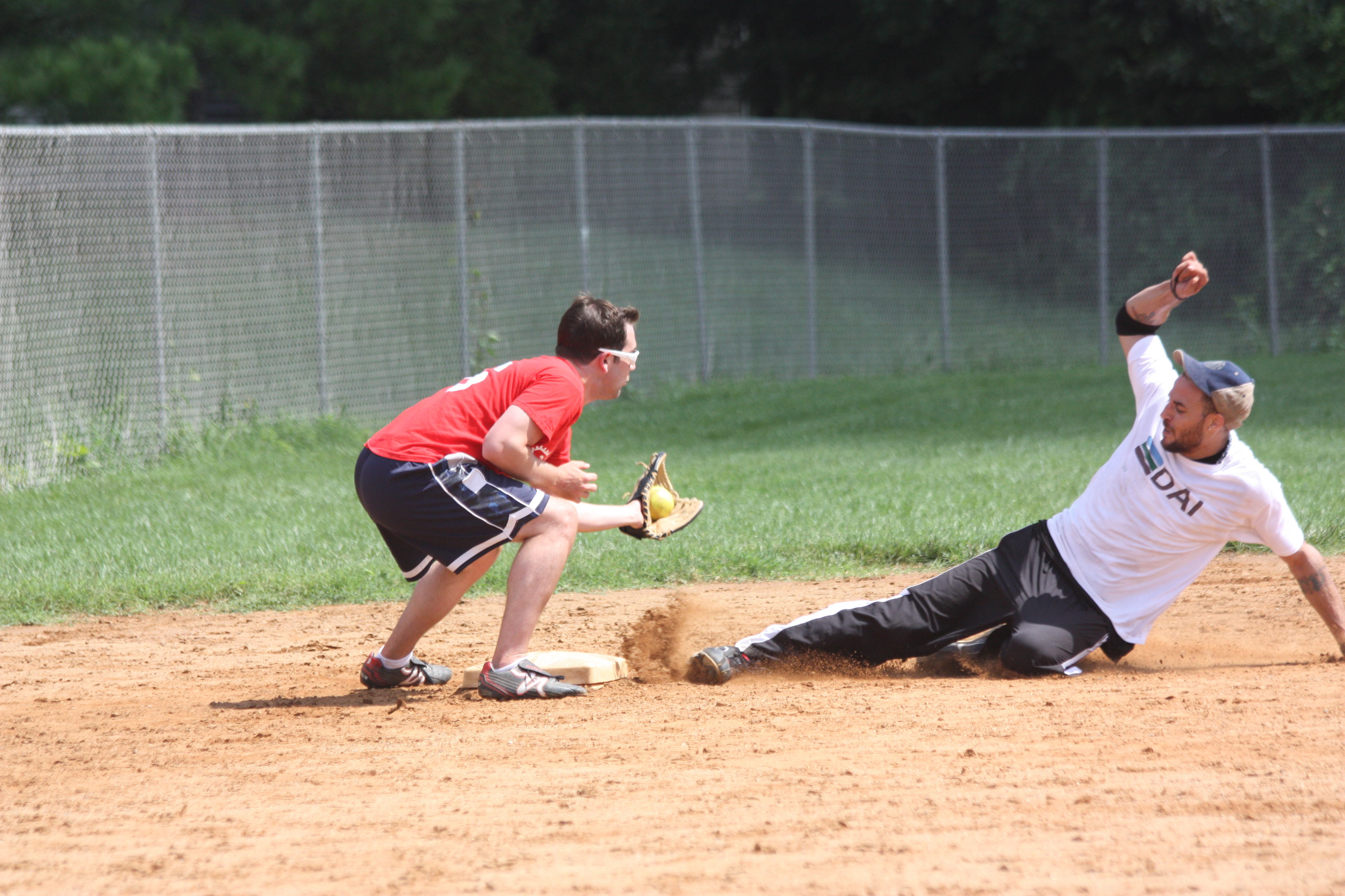 DAI runner beats tag at third